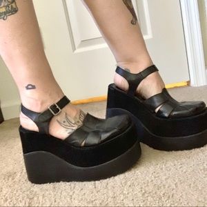 SOLD “Vintage” Steve Madden platform sandals 10
